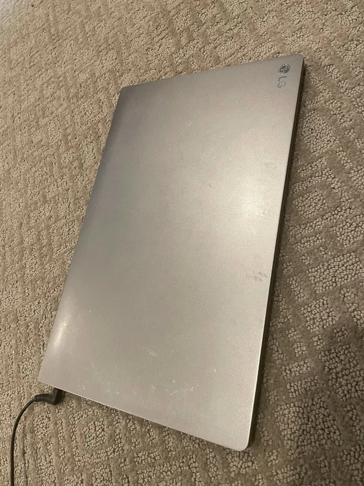 LG gram 15Z970 15.6in. (256GB, Intel Core i5 7th Gen., 2.5GHz, 8GB) Notebook/Lap - Imagem 4 de 4