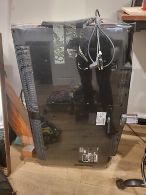 40'' Samsung TV with wall mount