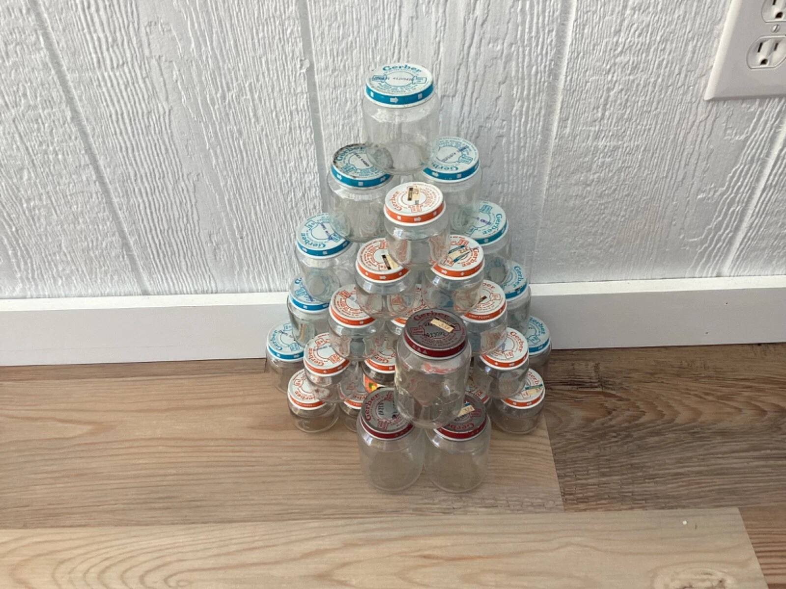 Lot of 33 Vintage 80’s Gerber Baby Empty Food Jars ~~~JARS ONLY Blue Lids
Opens in a new window or t