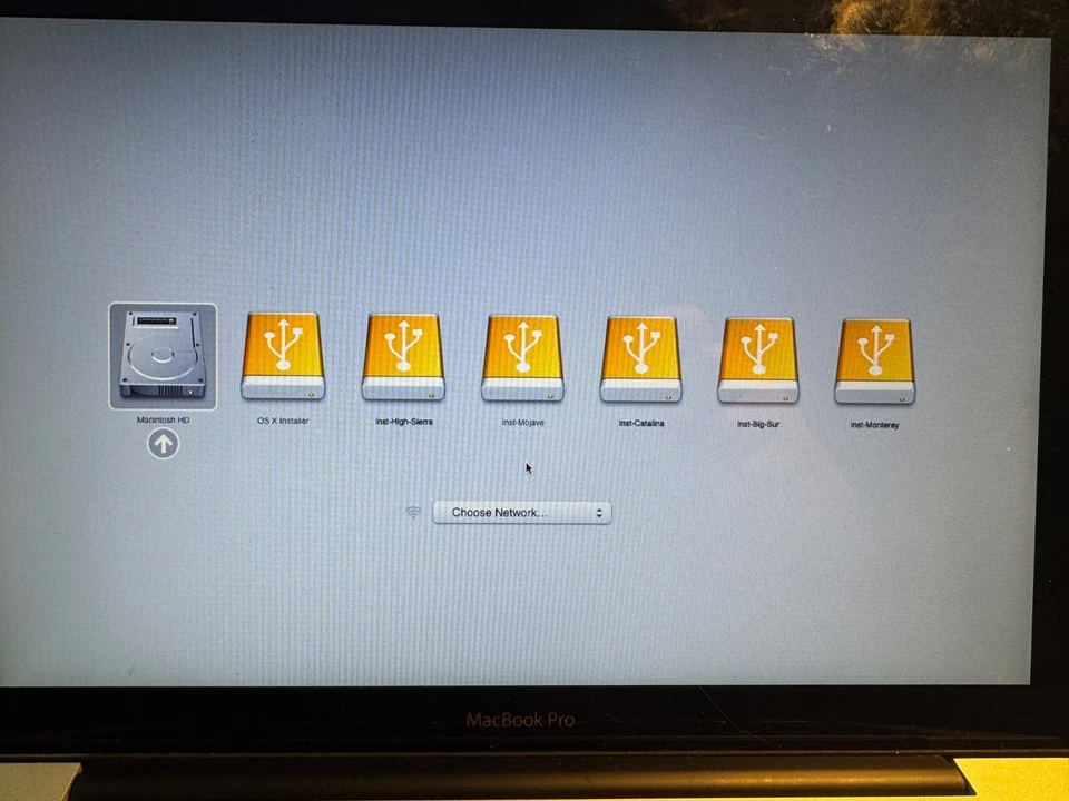 Apple Macbook Pro mid 2010. 2 x 2gb mem, no HD, power pack, battery: not working - Image 3 of 4