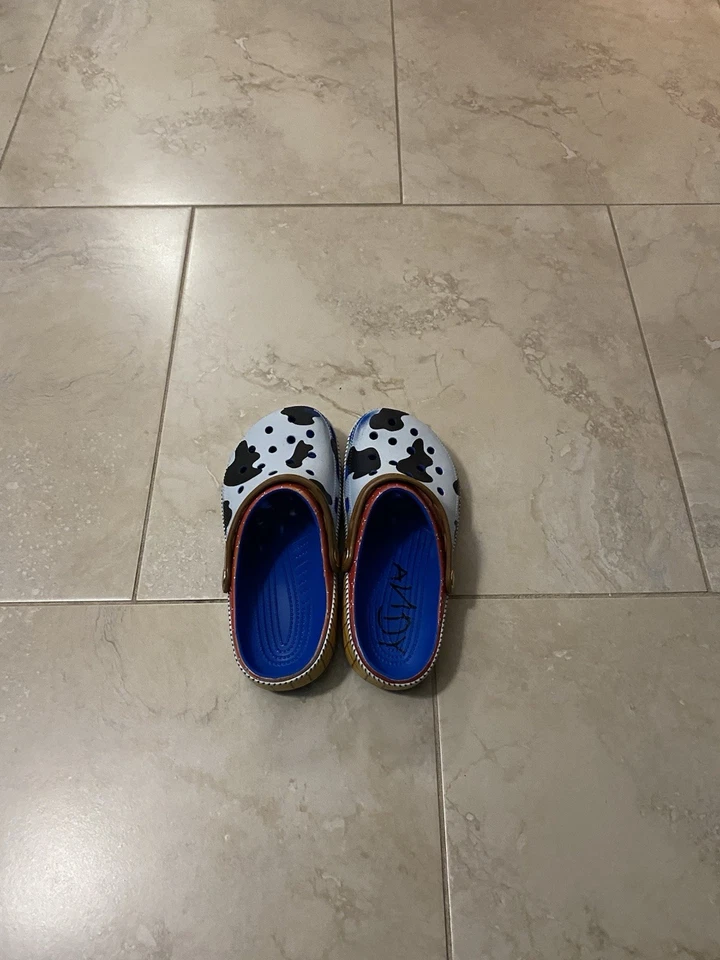 Toy Story Woody Crocs Foto 3 de 3