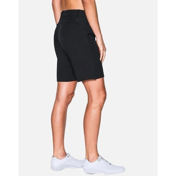 Under Armour Women’s Fitted Shorts Size 4 HeatGear Black Flat Front Pockets Golf thumbnail 3