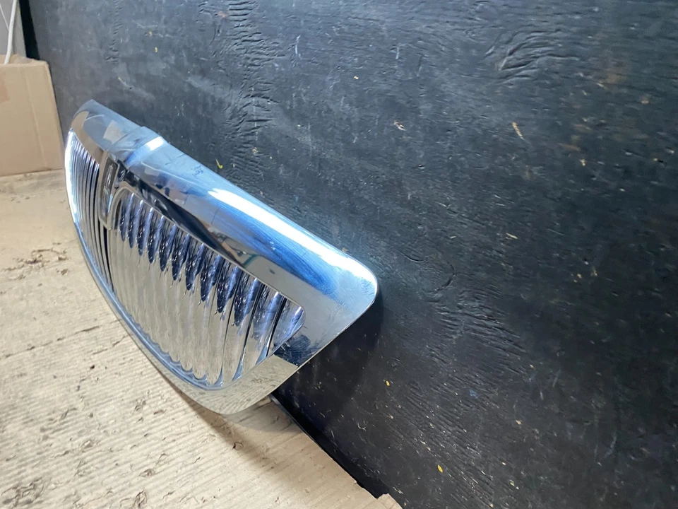 2003 to 2011 Lincoln Town Car Front Upper Grille Grill Chrome W/Emblem V4320 DG - Image 2 of 4