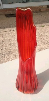 L.E. SMITH 20  Red Amberina MCM Ribbed Column Swung Glass Vase Fat Bottom