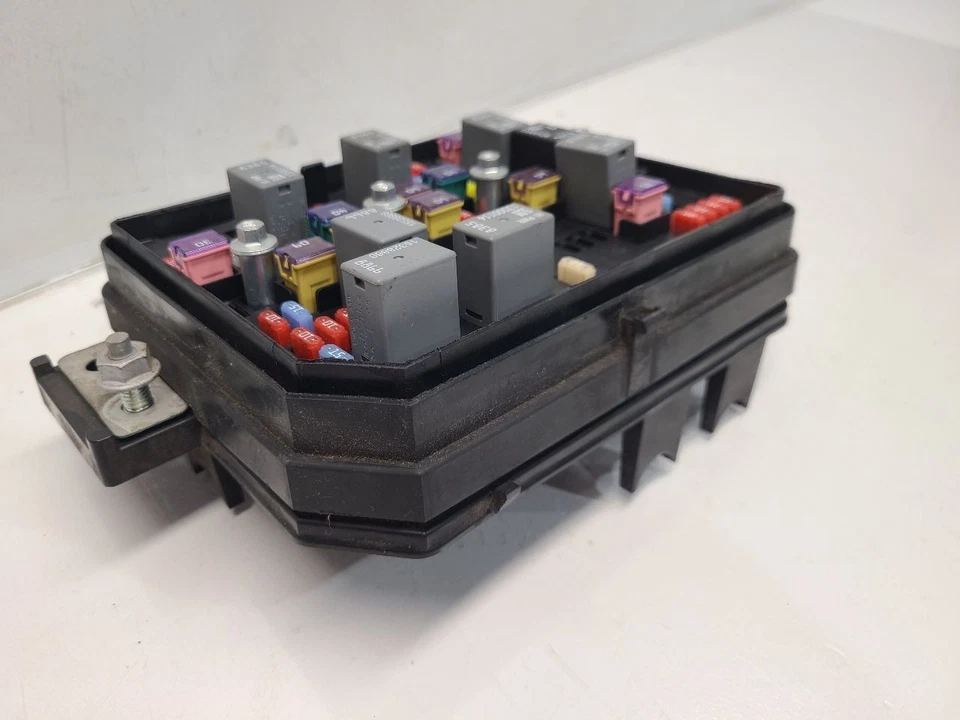 2008-11 Chevrolet Impala (3.5L / AT) Engine Fuse Box W/ Fogs W/O Police Pack - Image 4 of 4