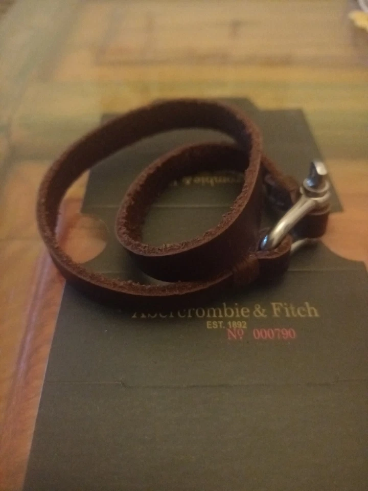 Pulsera de cuero Abercrombie Fitch, pulsera de doble envoltura marrón con Omega para hombre Foto 3 de 4