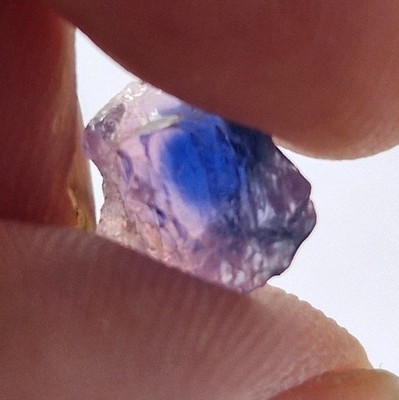 Bicolor Saphir 3,24ct. unbeheizt. 10.8*8.4*6mm. Winza, Tansania. #WZ324 