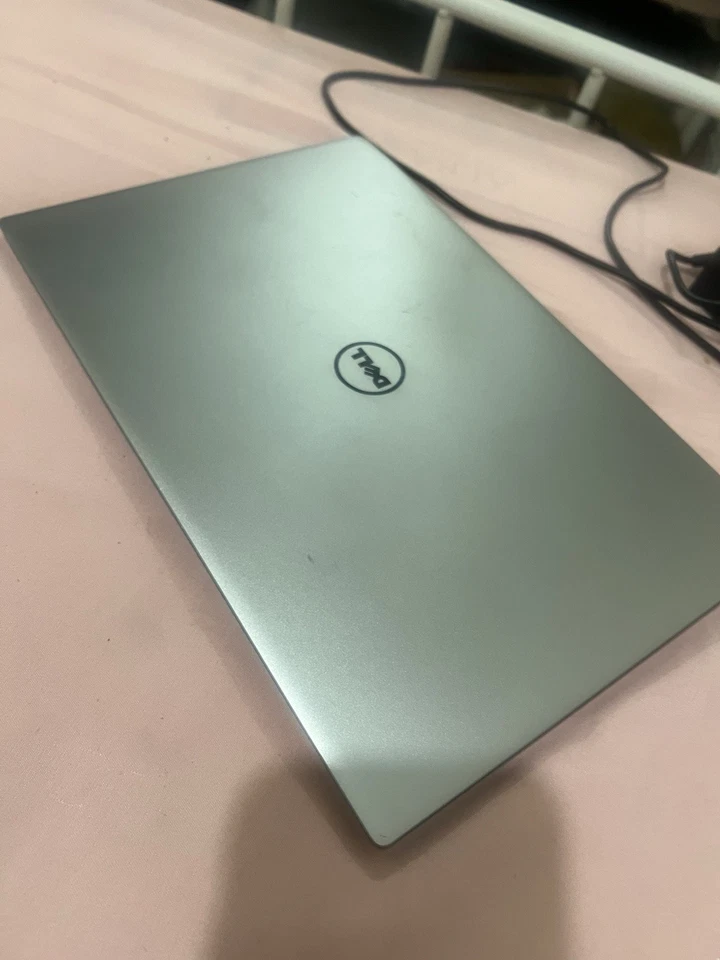 Dell XPS 13 9350 13.3in i5-6200U 8GB 256GB SSD Win 10 FHD Webcam, photo 3 of 5
