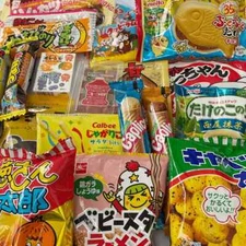 20 Piece Japanese Korean PREMIUM Snack Box With 3 Full Size Snack + 1 Drink