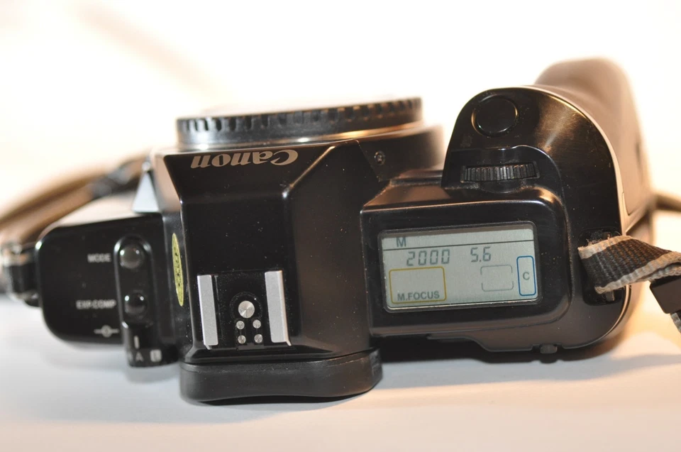 Canon EOS 650 35mm FILM SLR Analog camera body GR-30 Grip battery TESTED working - Image 3 of 4