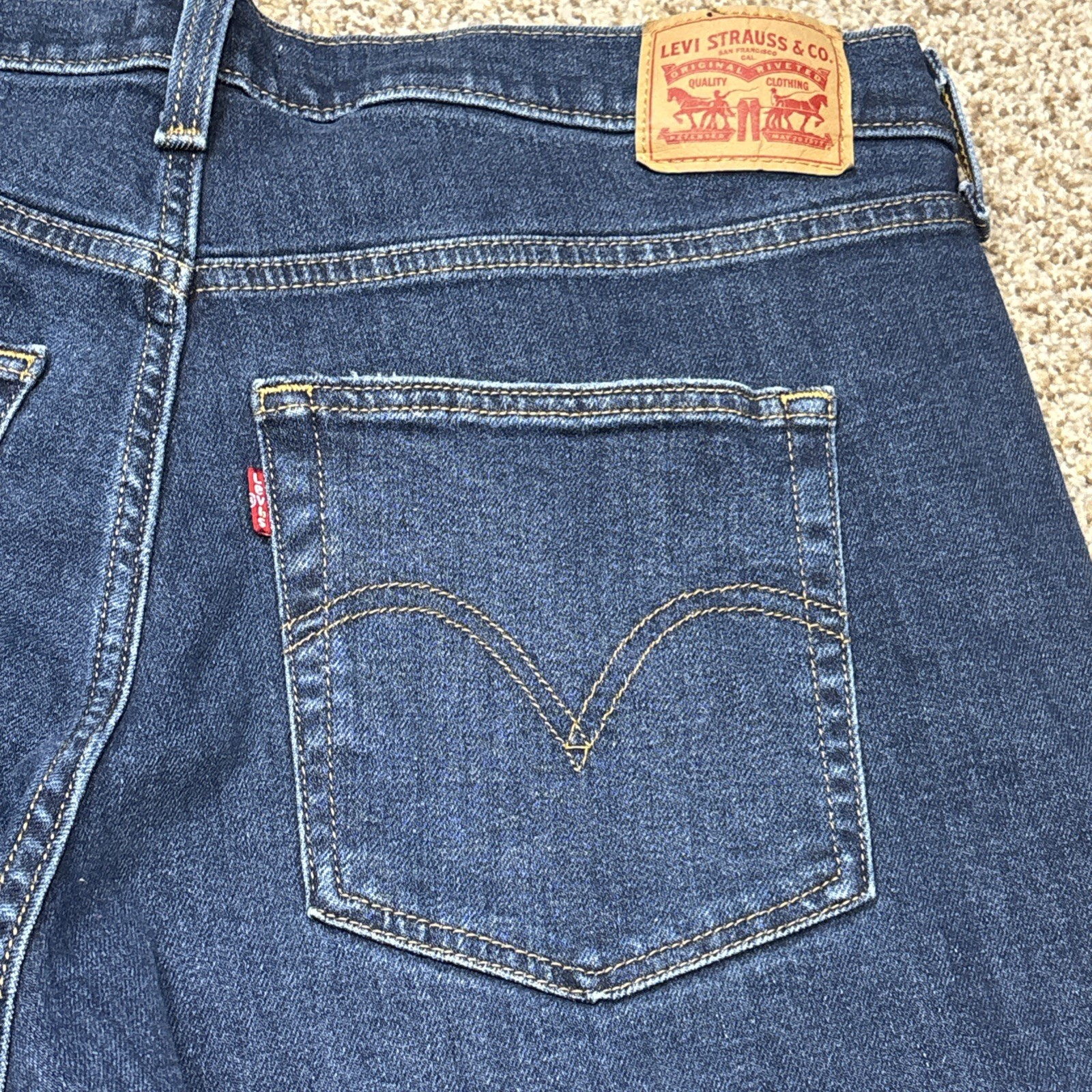 Levis Womens High Waisted Mom Jeans Size 16W Fits 38 X 28 - View 17