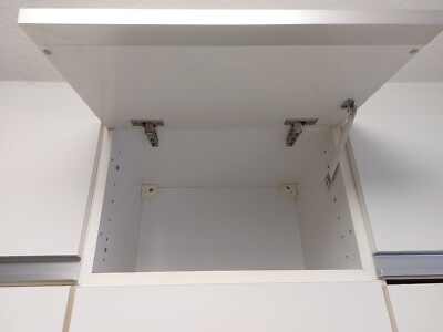 Alno Klappenschränke 2 Stück H5060 gebraucht, weiß, Metallgriffleiste