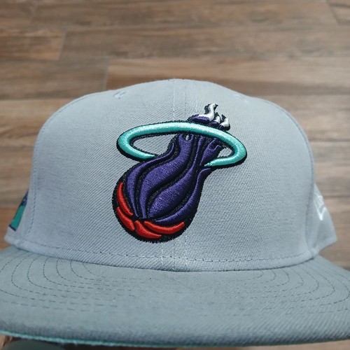 Gorra Miami Heat Ajustada 7 5/8 Gris New Era 59FIFTY Madera Dura Clásicos NBA - Imagen 1 de 10