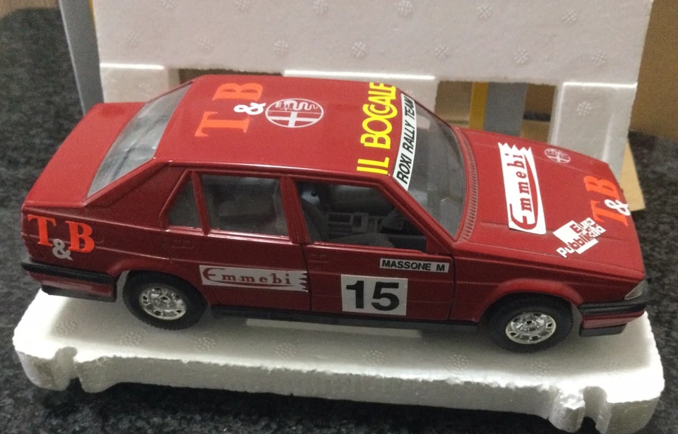 Bburago ALFA ROMEO 75 Gr.A, (SPONSOR DI FANTASIA) Scala 1/24, Mint Box - Immagine 2 di 4