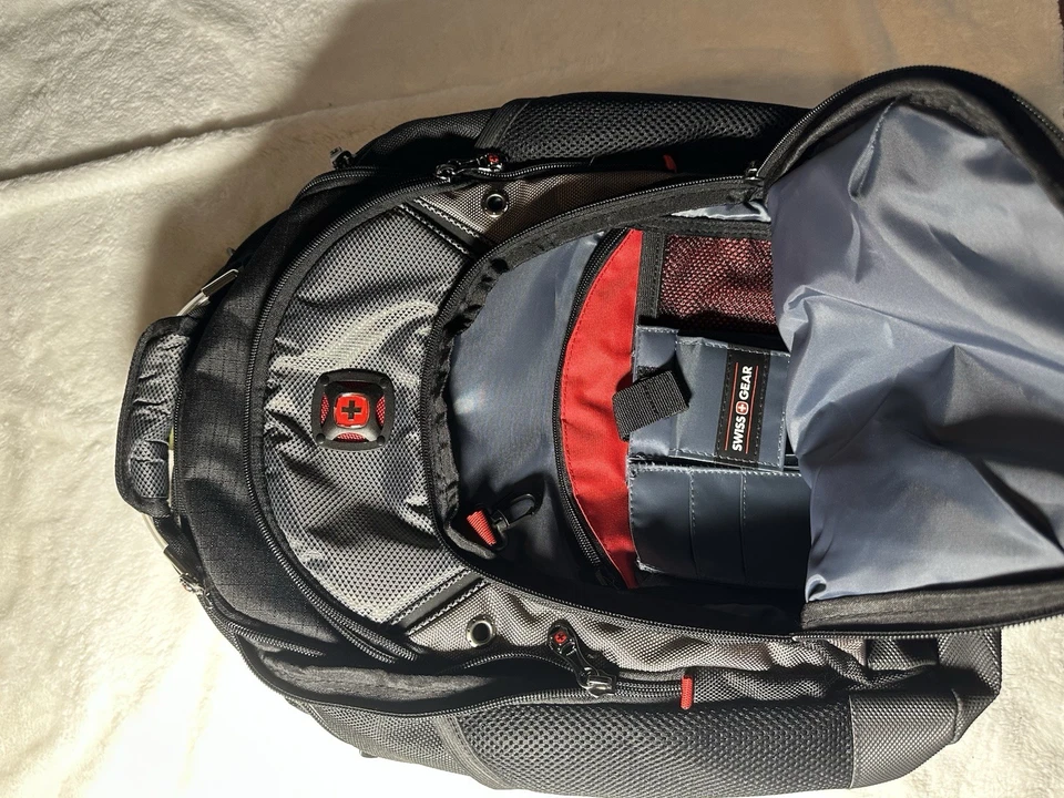 Swiss Gear Uline 16" Laptop Backpack Wenger Synergy - Black/Gray - Image 2 of 4