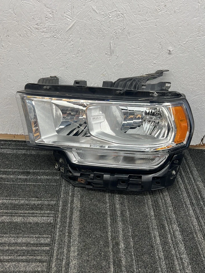 Faro izquierdo camioneta Ram 2500 2019-2024 68360177AC Foto 3 de 4