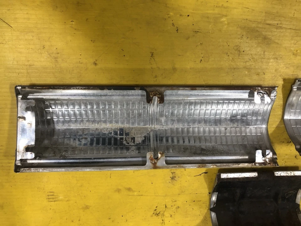 64 Mercury Comet Trunk Tail Light Trim Panel Molding Set — 第 4/4 张图片