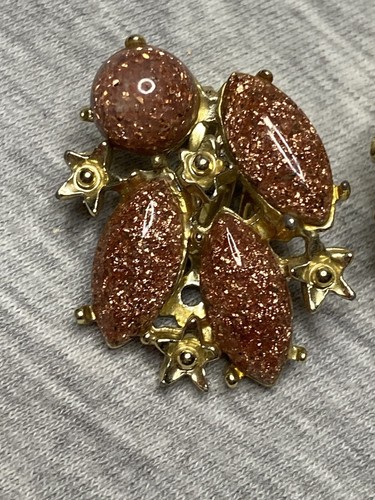 vintage clip on earrings Gold Tone  Settings Sparkle - Picture 2 of 8