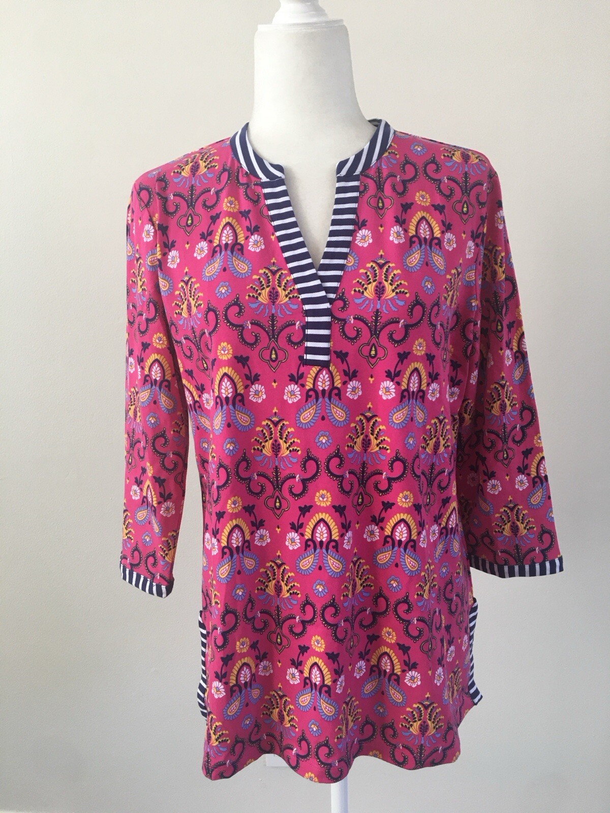 C. Wonder Women’s 3/4 Sleeves Floral Striped Slit VNeck Stretch Tunic Sz S