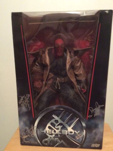 Signiert X4 Hellboy Film 18 " Figur Mezco Verpackt Guillermo Del Toro Teig Jones - Bild 1 von 12