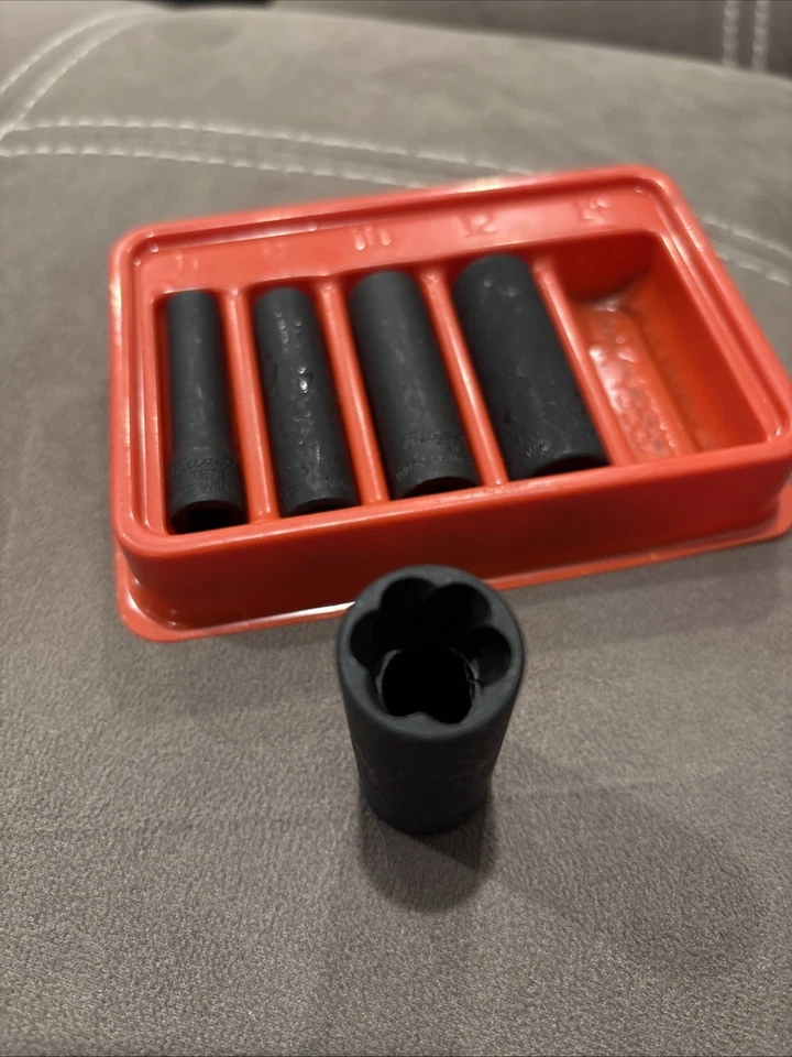 NOS Sold by Snap-On BLUE POINT Turbo Twist Extractor Rounded Bolt Remover Socket - Image 2 of 4