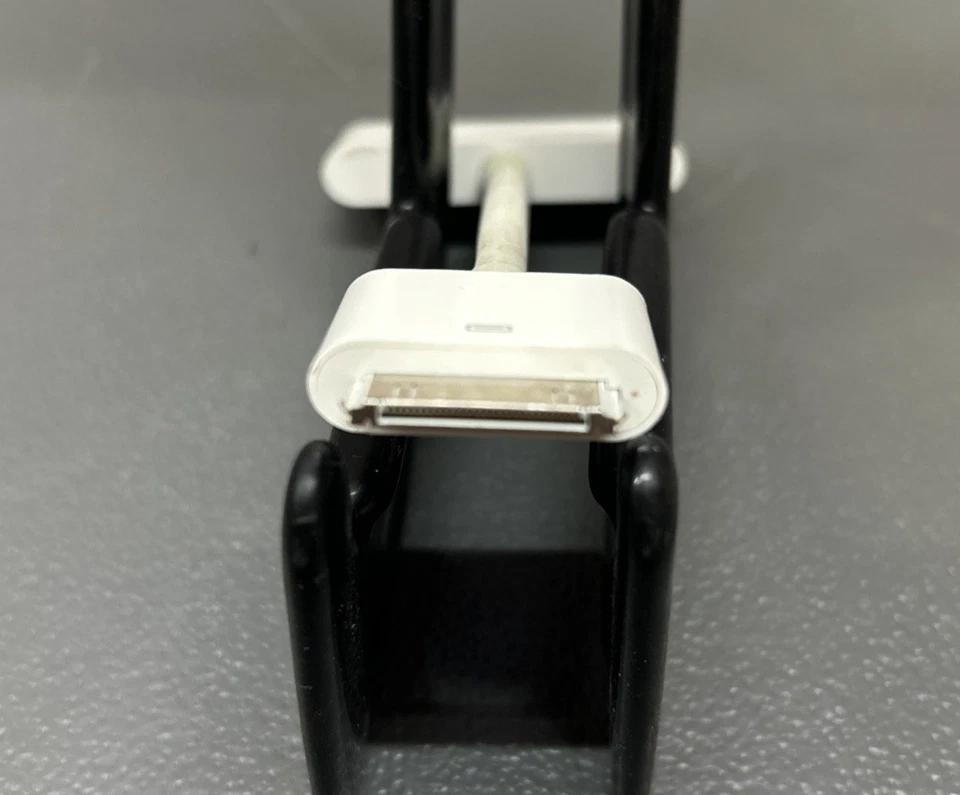 Genuine Apple A1388 30-Pin to HDMI Video Audio Adapter for iPod iPhone - Image 4 of 4