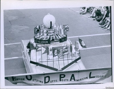 1967 Photo American Legion Parade Float Catches Eyes Of The World Event 7x9
