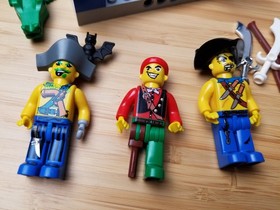 LEGO Pirates 7074 Skull Island Nearly Complete Juniors Raft Sail No Playmat