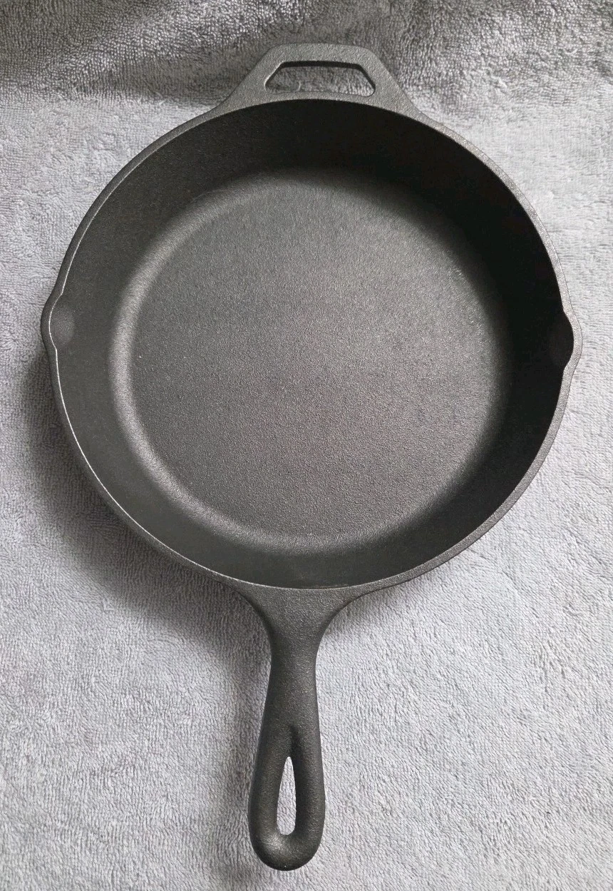 Lodge 10" Cast Iron Skillet Frying Pan 8SK Made in USA with Assist Handle NEW