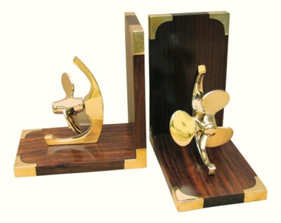 1 Paar Buchstützen Schiffsschraube Holz / Messing je ca. 15,5 x 14,5 x 9 cm