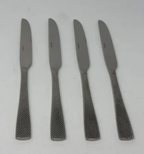 Oneida Quanta Set of 4 Dinner Knives Quality Stainless 9 3/8"