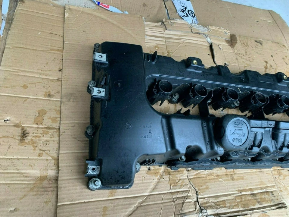 BMW 740LI F01 E90 OEM 08-12 N54 3.0L TURBO ENGINE CYLINDER HEAD VALVE COVER  - Image 3 of 4