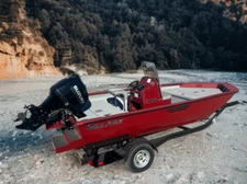 Seaark Boat, Shadow 1872 CC BOAT AND TRAILER ONLY NO MOTOR INCLUDED!