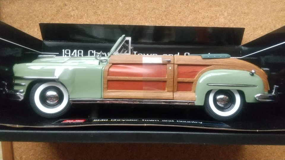 Sun Star 1/18 1948 Chrysler Town and Country Green Diecast Model Car Classic - Image 2 of 4
