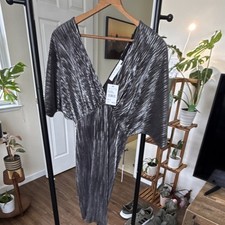 ASTR The Label NWT!Pleated Striped Black Silver Midi Dress V-Neck Short Sleeve S