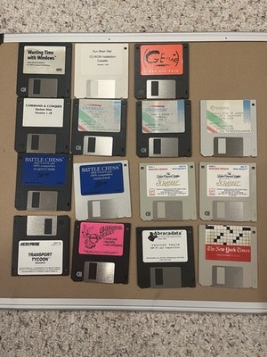 Vintage PC Games Lot 3.5  Floppy Disks - Scrabble, Pinball, Chess, Puzzles, More