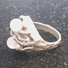 Silber Cocktail Damenring mit 2 weißen runden Perlen, Größe 51