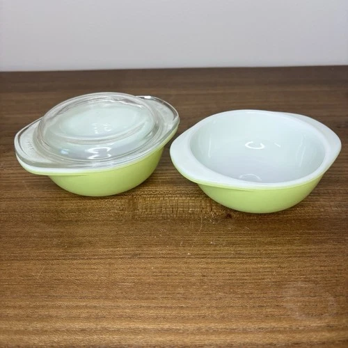 2 Vintage Pyrex 8 oz Lime Green Small Round Casserole 080 With 1 Pyrex Lid 980-C