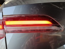 LINKES RÜCKLEUCHTE IN DER TÜR / 2628948 FÜR SKODA KAROQ NU7, ND7 1.5 TSI