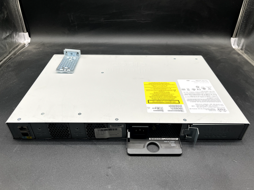 24-portowy przełącznik gigabitowy Cisco C9200L-24T-4G-A - darmowa wysyłka w Wielkiej Brytanii! - Zdjęcie 3 z 5