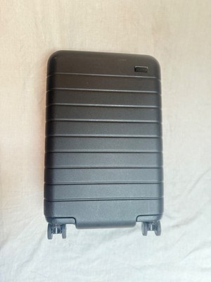 AWAY the bigger carry-on Luggage Suitcase Hardshell 