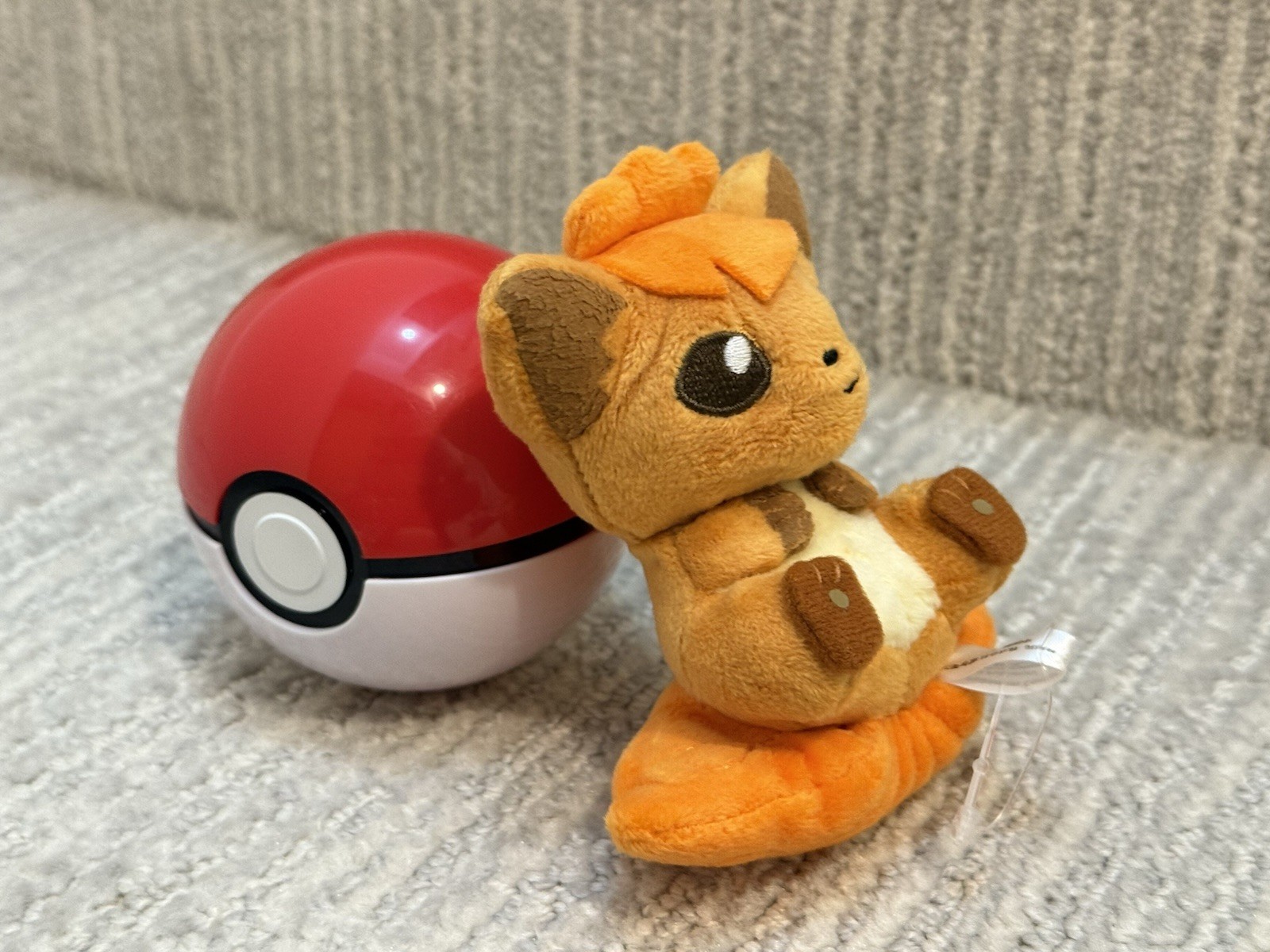 2019 Pokemon Center Vulpix Petit Plush 4&rdquo; Toy Doll With Poke Ball  - Japan
