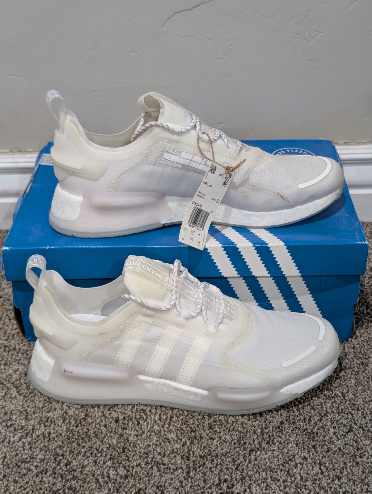 Size 11 Men's Adidas NMD_V3 White Lace Up Low Top Athletic Sneakers GX3374