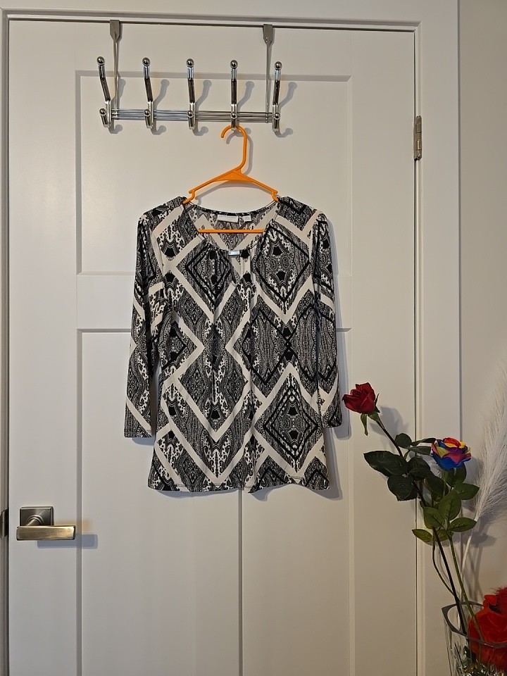 Women's NY & Co M  Black & White 3/4 Sleeve Shirt Silky & Jersey Fabric Style