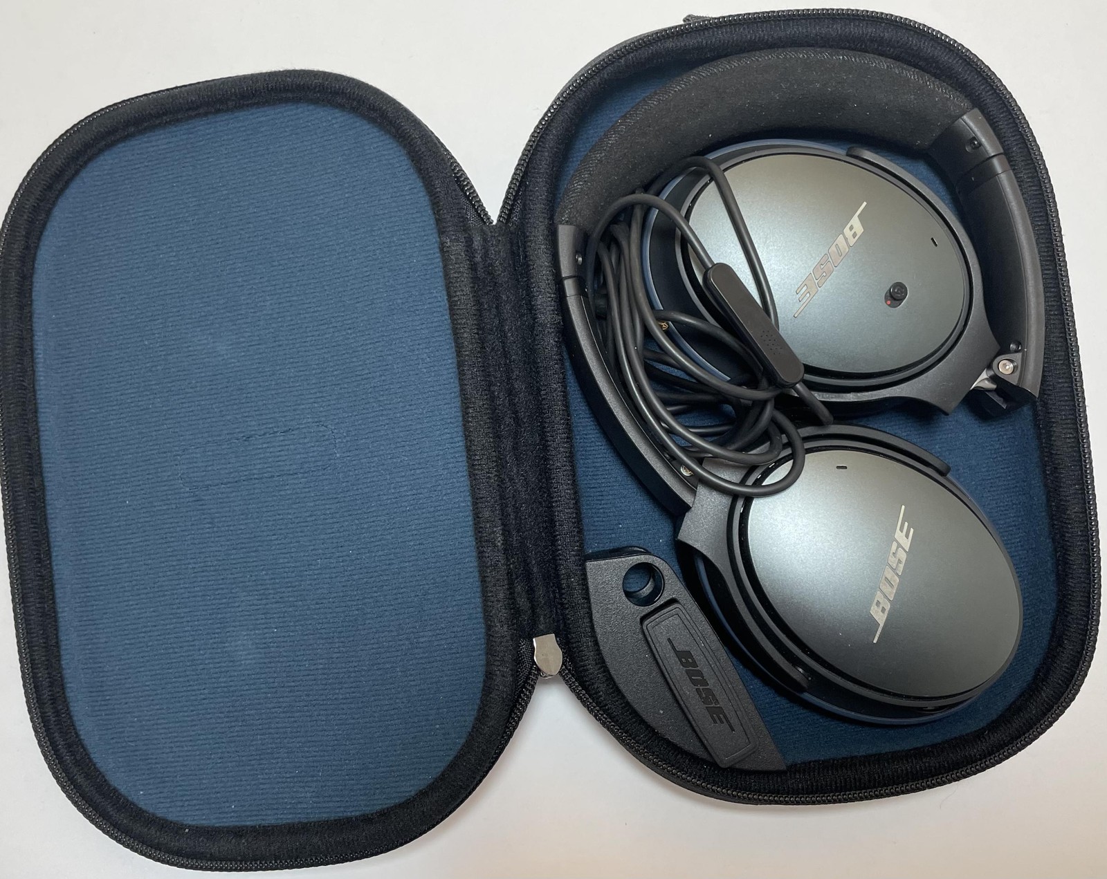 Bose QuietComfort 25 QC25 Acoustic Noise Cancelling Wired Headphones Black alternate view 3