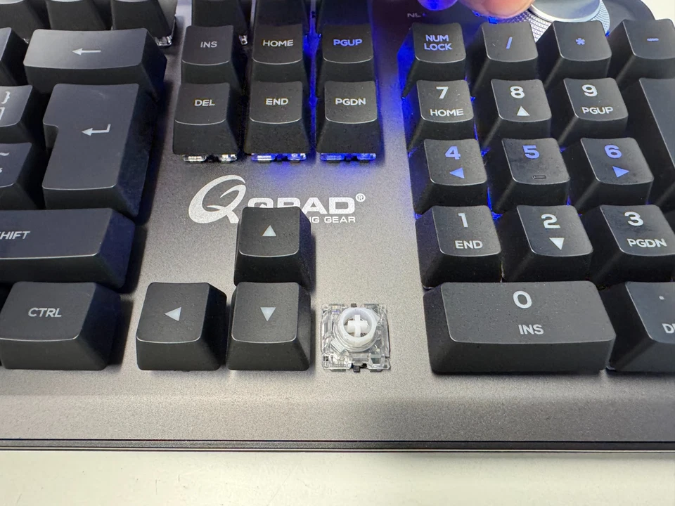 QPAD MK-95 PRO GAMING OPTO Q-MECHANICAL KEYBOARD - Image 3 of 4