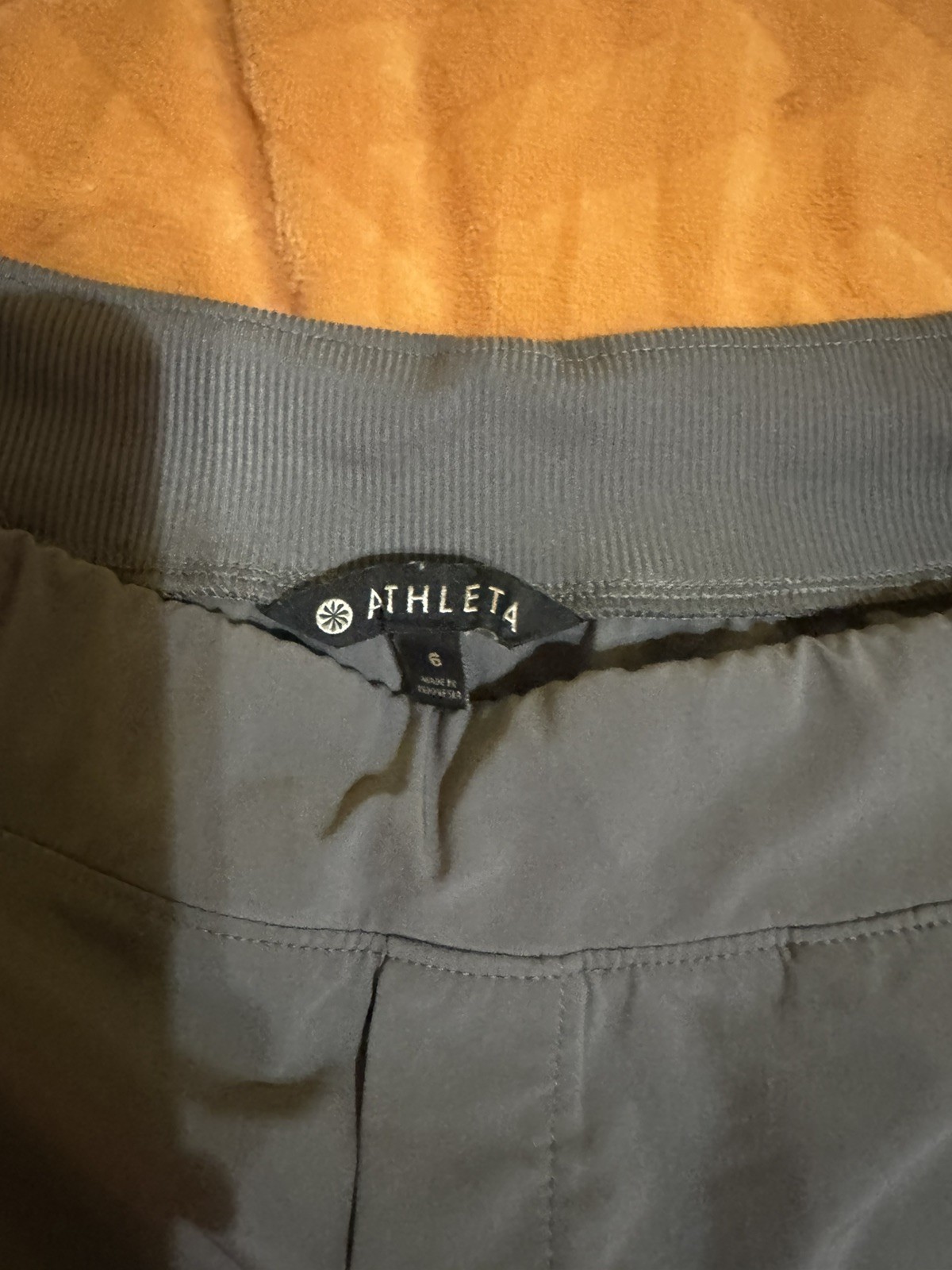 Athleta Shorts Womens 6 Gray Unlined Comfort 3.5 In Pockets Sport Running Short