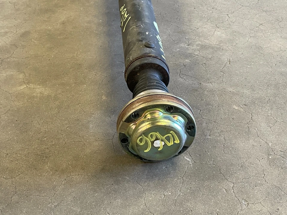 Hélice de eje de transmisión manual trasero Ford Mustang Shelby GT350 16-20 5,2 L 1466 FABRICANTE DE EQUIPOS ORIGINALES Foto 4 de 4