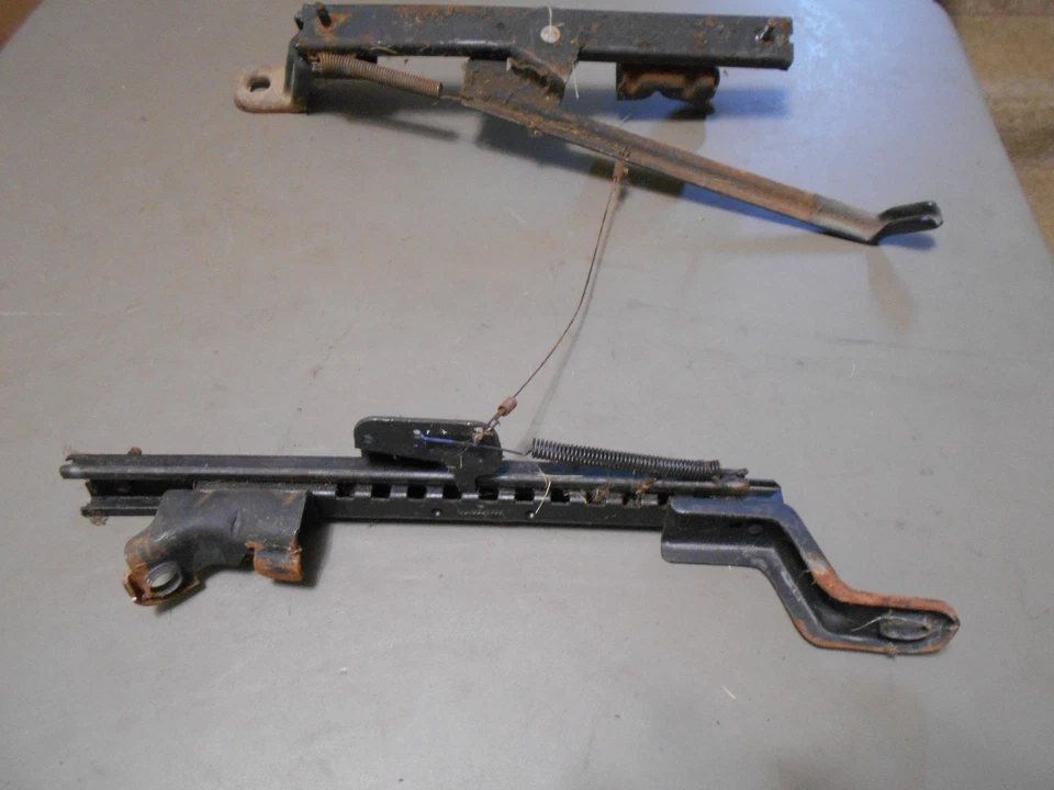 90 1990 Dodge Dynasty RH - Passengers Side Front Manual Control Seat Tracks Set - Image 2 of 4