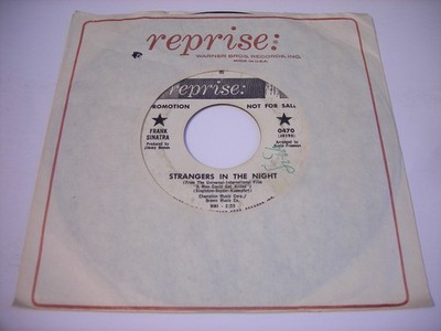 PROMO w SLEEVE Frank Sinatra Strangers in the Night / Crazy Moon 1966 45rpm VG+